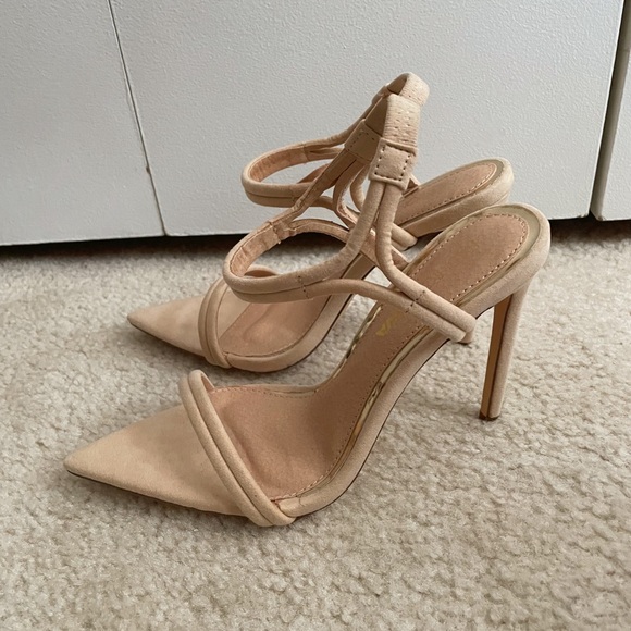 Nude Heel - Picture 1 of 4